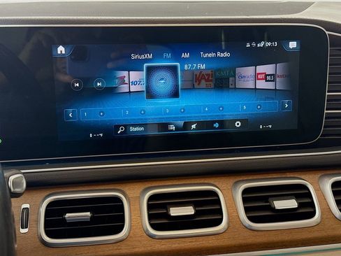 Used 2022 Mercedes-Benz GLS 450 4MATIC image 15