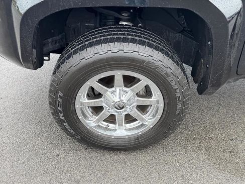 Used 2025 Toyota Tacoma SR5 AWD/4WD image 17