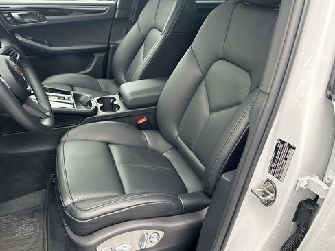 Certified 2026 Porsche Macan image 12