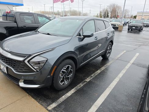 Used 2025 Kia Sportage LX image 4