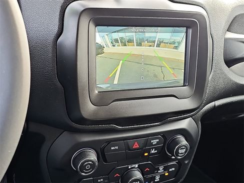 Used 2021 Jeep Renegade Latitude image 18