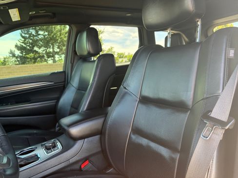 Used 2019 Jeep Grand Cherokee Limited w/ Luxury Group II AWD/4WD image 14