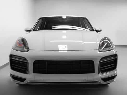 Used 2023 Porsche Cayenne GTS image 8