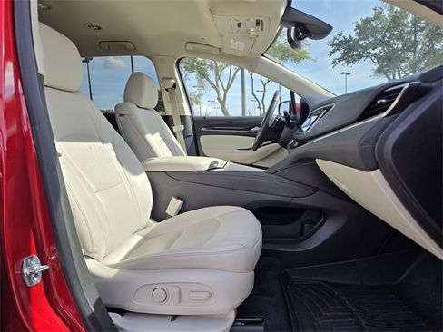 Used 2023 Buick Enclave Essence image 17