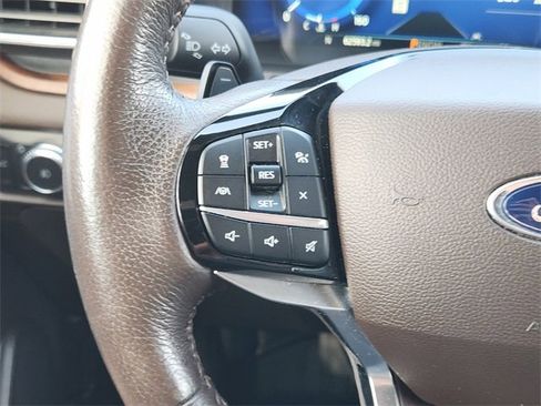 Used 2021 Ford Explorer King Ranch w/ Premium Technology Package image 28