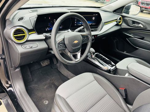 Used 2024 Chevrolet Trax LT w/ Driver Confidence Package image 13