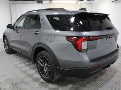 Used 2025 Ford Explorer ST-Line w/ ST-Line Street Pack AWD/4WD image 32