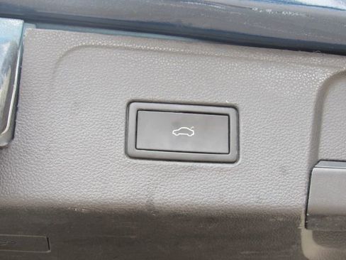 Used 2022 Volkswagen Atlas SEL R-Line image 25