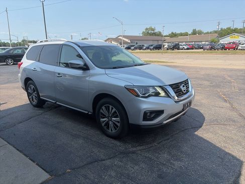 Used 2017 Nissan Pathfinder SV FWD image 4