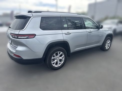 Used 2022 Jeep Grand Cherokee L Limited AWD/4WD image 9