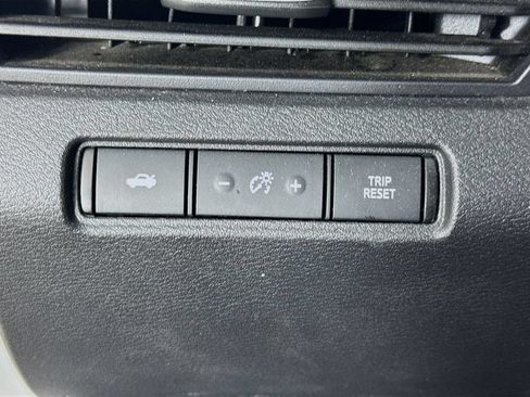 Used 2024 Nissan Altima 2.5 SV FWD image 11