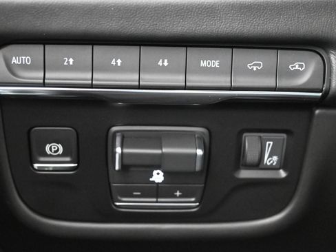 Used 2026 Cadillac Escalade Platinum Sport w/ LPO, ONYX Package AWD/4WD image 19