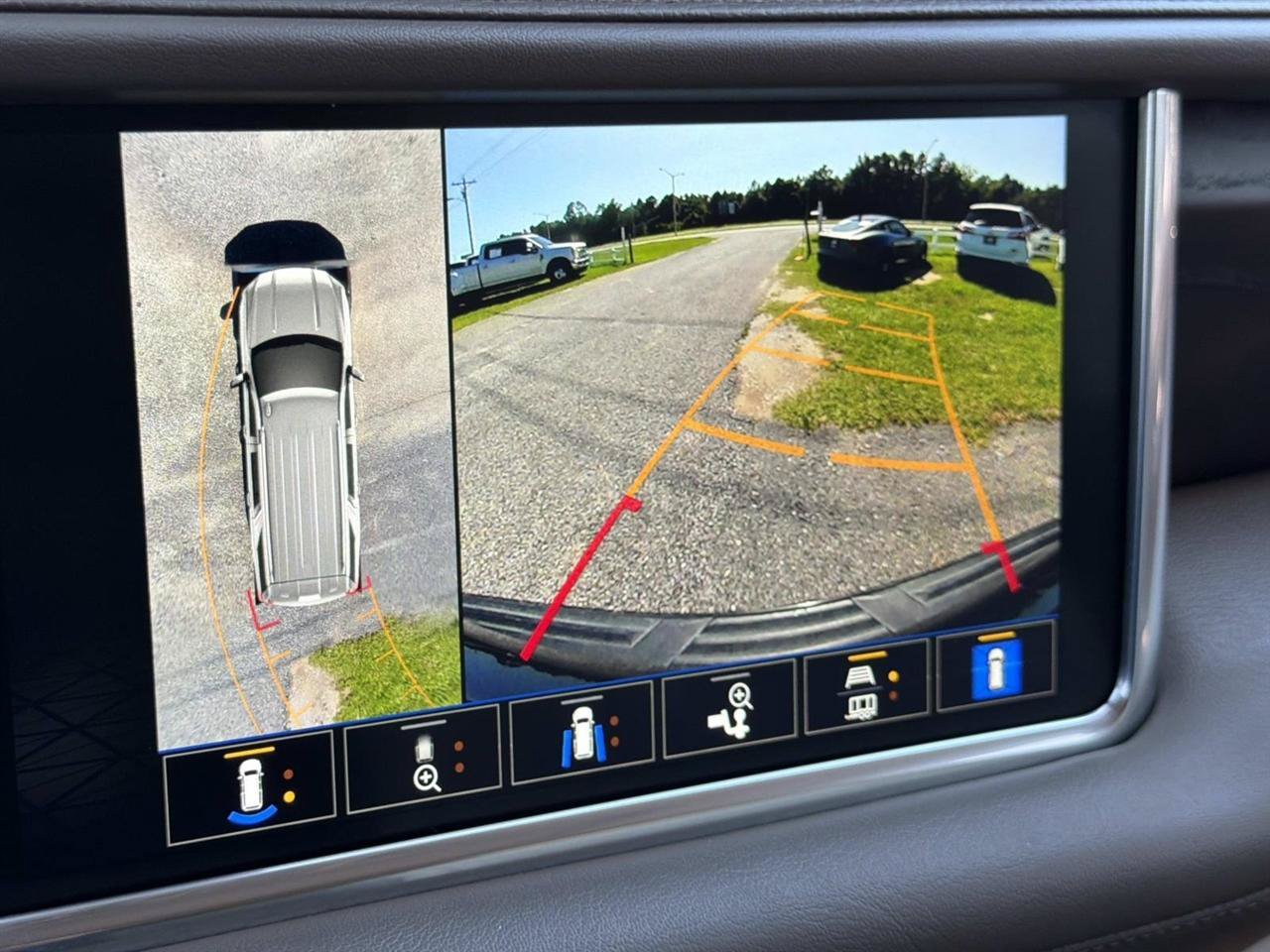 Used 2022 GMC Yukon Denali AWD/4WD image 25