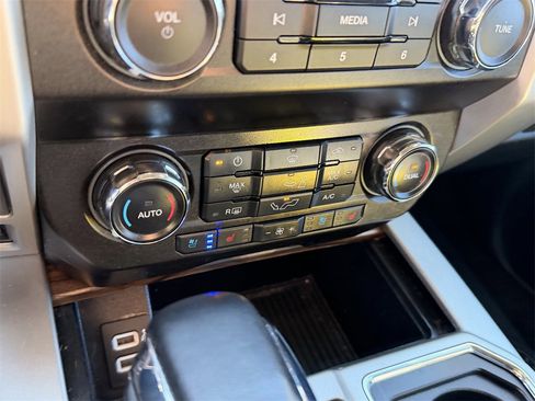 Used 2020 Ford F150 Lariat image 27