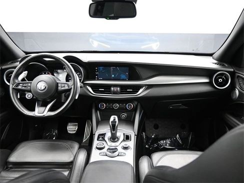 Used 2022 Alfa Romeo Stelvio Veloce image 27