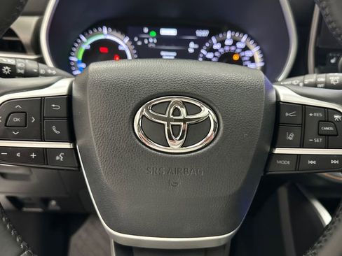 Used 2023 Toyota Highlander Bronze Edition image 17