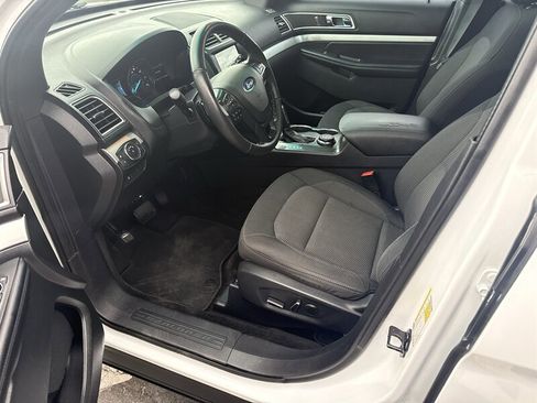 Used 2017 Ford Explorer XLT w/ Equipment Group 201A AWD/4WD image 17