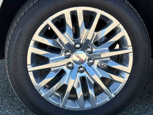 New 2026 GMC Yukon Elevation w/ Elevation Premium Package AWD/4WD image 12