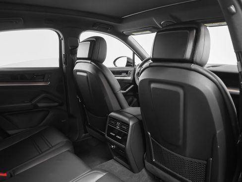 Certified 2024 Porsche Cayenne Coupe AWD/4WD image 28