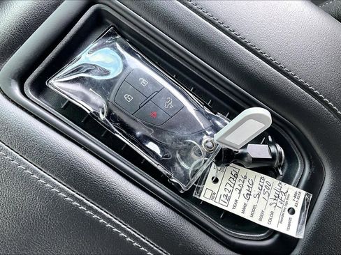 Used 2024 Chevrolet Suburban LT image 15