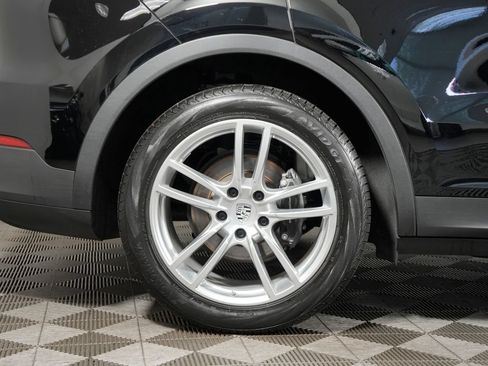 Certified 2023 Porsche Cayenne AWD/4WD image 15