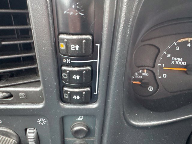 Used 2005 Chevrolet Silverado 3500 LS w/ Heavy-Duty Power Package AWD/4WD image 32