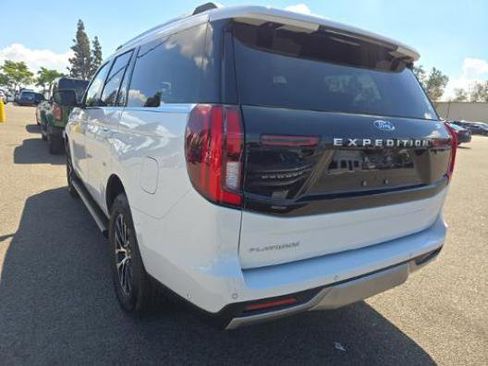 Used 2025 Ford Expedition Platinum image 6