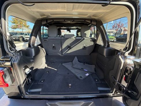 Used 2025 Jeep Wrangler Unlimited Sahara w/ Safety Group image 33