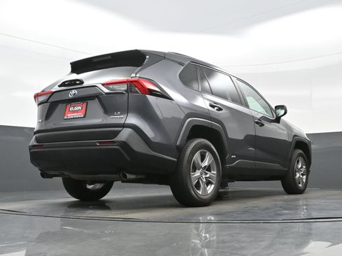 Used 2022 Toyota RAV4 LE AWD/4WD image 29