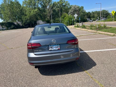 Used 2017 Volkswagen Jetta SEL FWD image 4