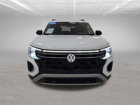 Used 2024 Volkswagen Atlas Peak Edition SE image 2