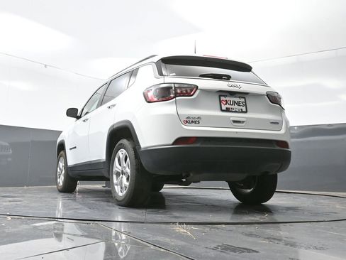 Used 2025 Jeep Compass Latitude image 30