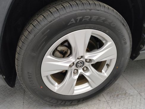 Used 2020 Toyota RAV4 XLE FWD image 31