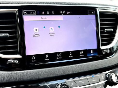 Used 2023 Chrysler Pacifica Touring-L FWD image 14