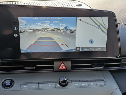 Used 2025 Hyundai Elantra Limited FWD image 25