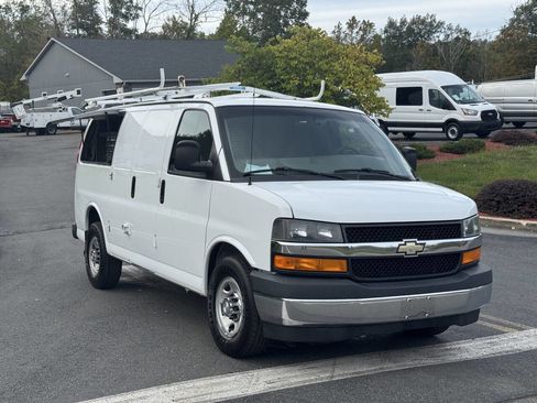Used 2017 Chevrolet Express 2500 w/ Express Access Plus Package image 3