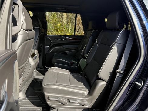 Used 2021 Cadillac Escalade Premium Luxury image 16