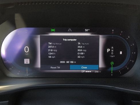 Used 2023 Volvo XC40 B5 Plus image 23