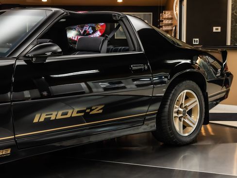 Used 1987 Chevrolet Camaro Z28 RWD image 31