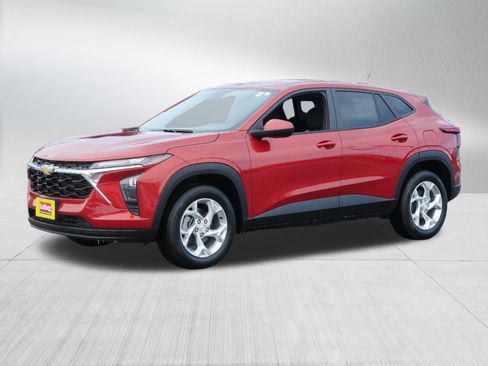 Used 2024 Chevrolet Trax LS w/ LS Convenience Package image 3