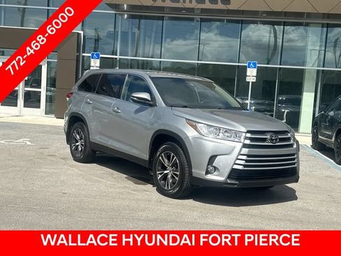 Used 2019 Toyota Highlander Plus AWD/4WD image 2
