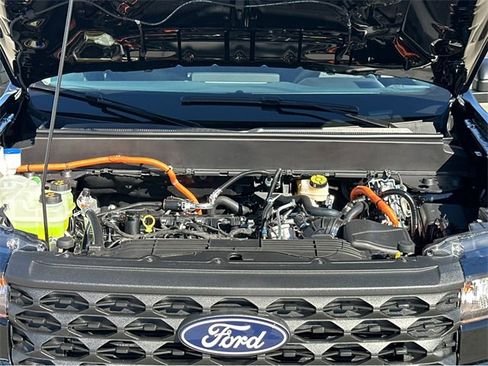 New 2025 Ford Maverick XL image 39