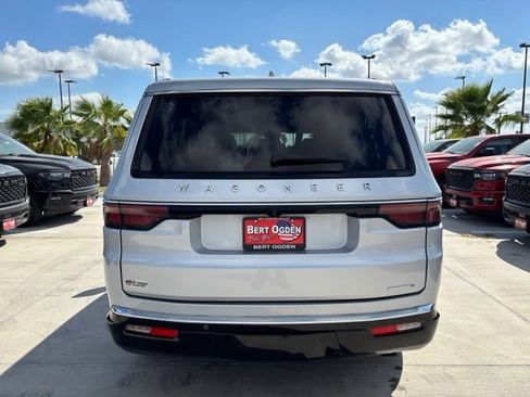 Used 2023 Jeep Wagoneer Series II w/ Premium Group I RWD image 5