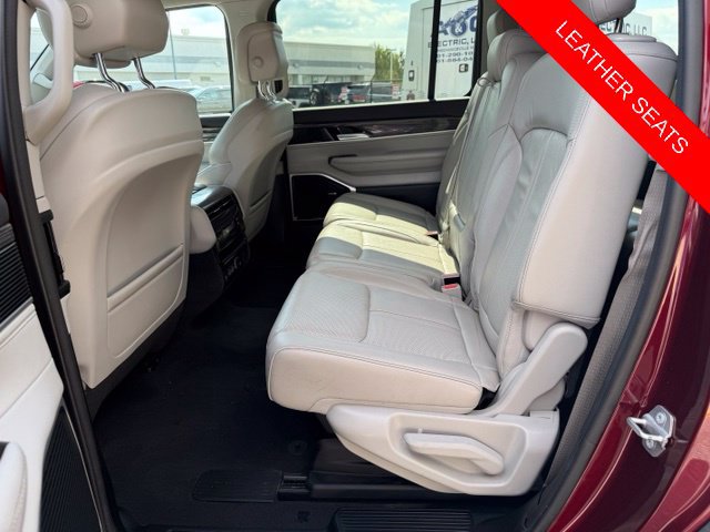 Used 2022 Jeep Wagoneer Series II AWD/4WD image 11