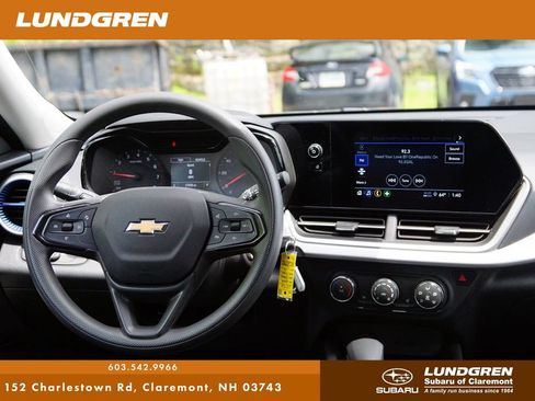 Used 2024 Chevrolet Trax LS w/ LS Convenience Package FWD image 6