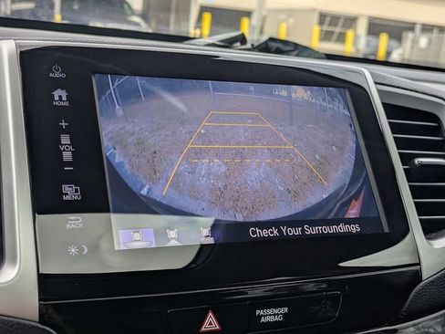 Used 2017 Honda Pilot Touring image 24