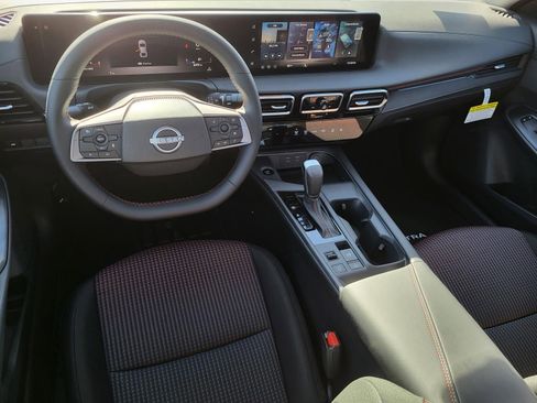 New 2026 Nissan Sentra SR w/ Floor Mat Package FWD image 2