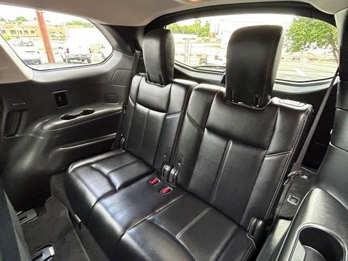 Used 2018 Nissan Pathfinder SL image 19