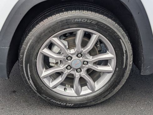 Used 2024 GMC Terrain SLT AWD/4WD image 13