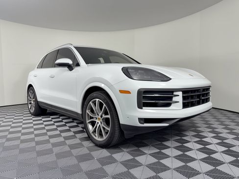 Certified 2024 Porsche Cayenne AWD/4WD image 7